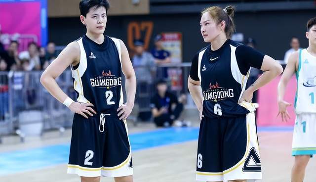 姐妹连线！杨力维杨舒予合砍25分老将发力助队大胜
