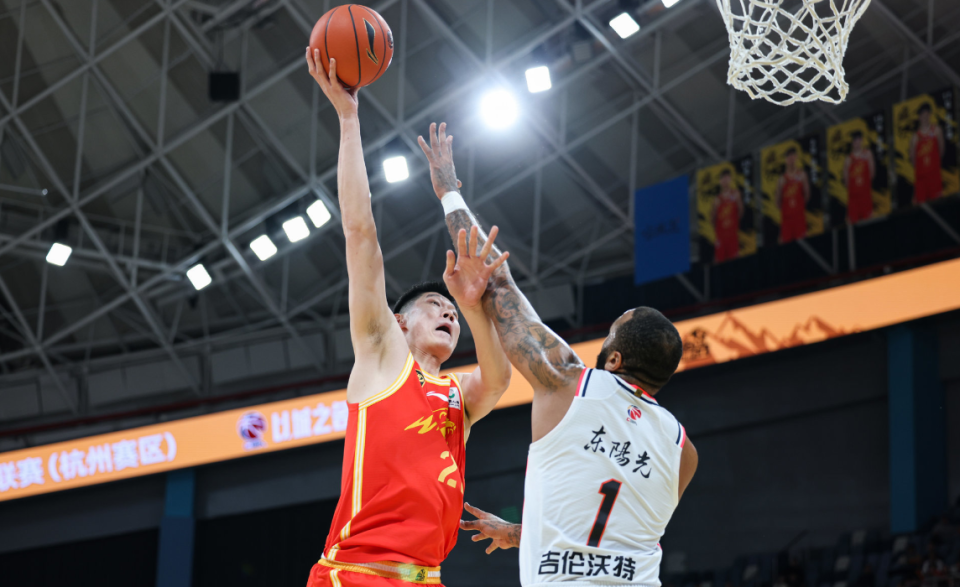 包含黄荣奇15分广东胜福建孙铭徽16+18广厦胜四川的词条