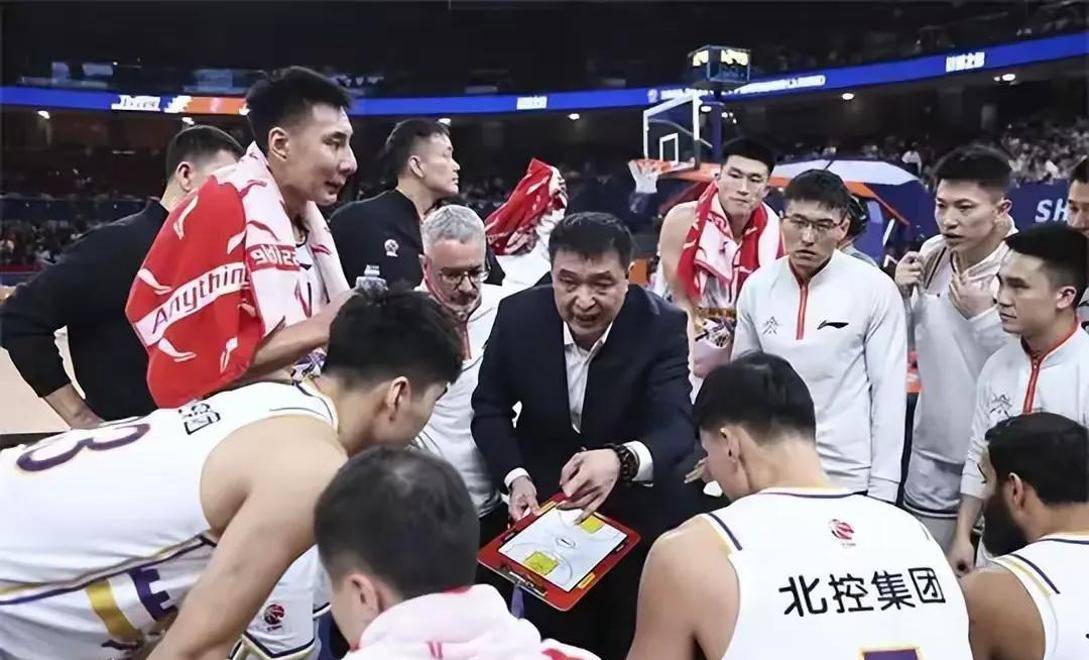 合同到期，余嘉豪下家3选1，张庆鹏上任北控，勇士悍将加盟中国