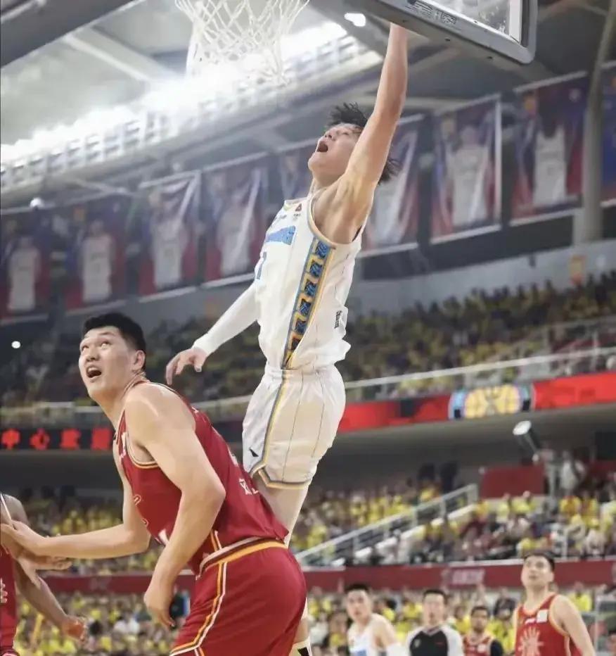 山西男篮力克福建队，取得一场胜利