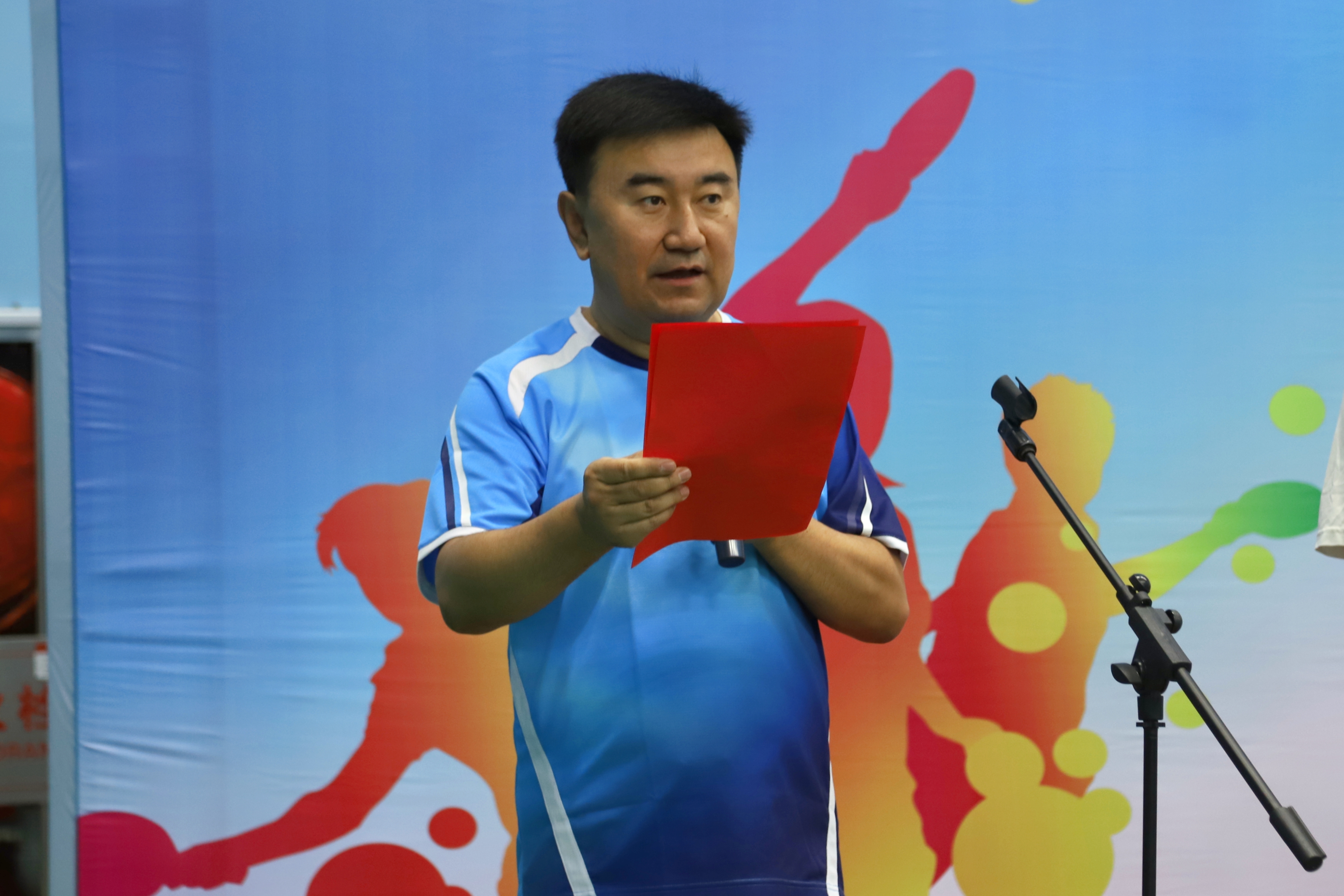 爱游戏体育在线-力争上游！运动员为荣誉而战，终圆金梦